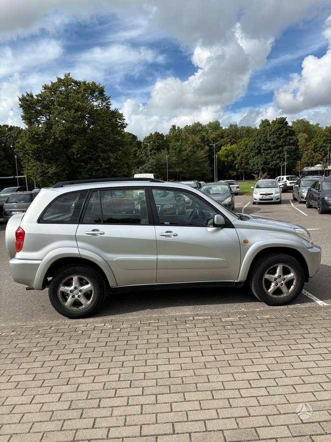 Toyota RAV4 - 1