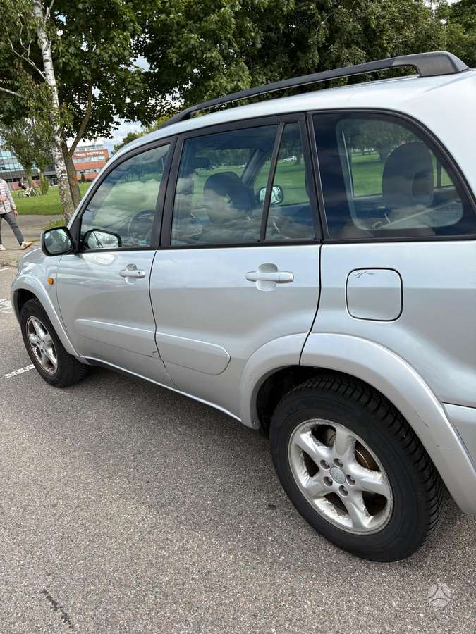 Toyota RAV4 - 4