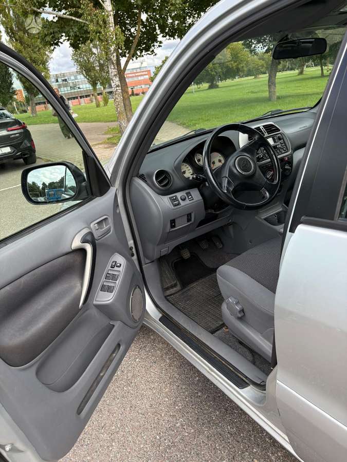 Toyota RAV4 - 6