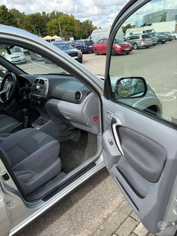 Toyota RAV4 - 7