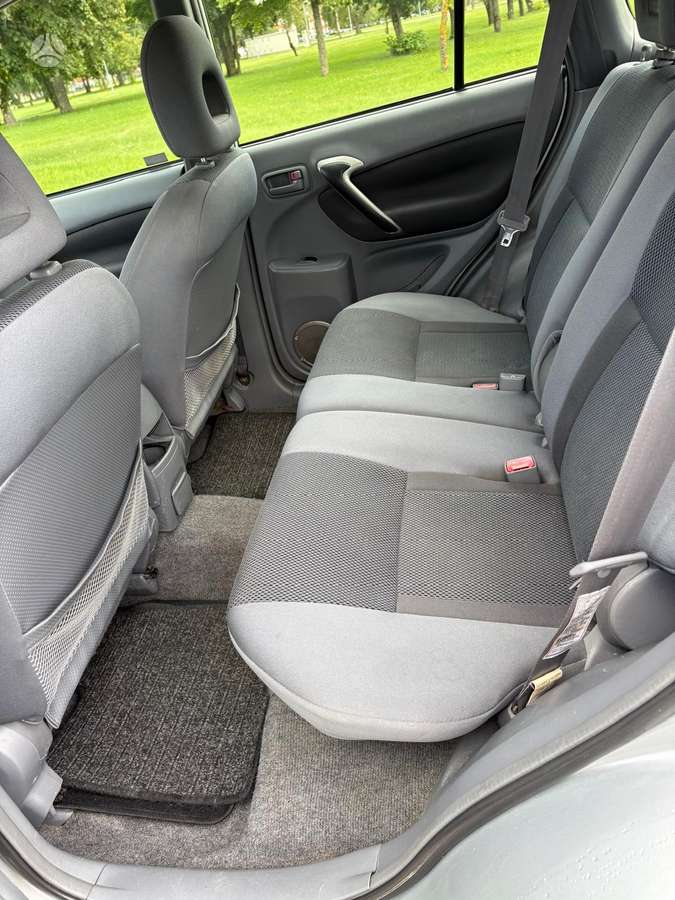 Toyota RAV4 - 8
