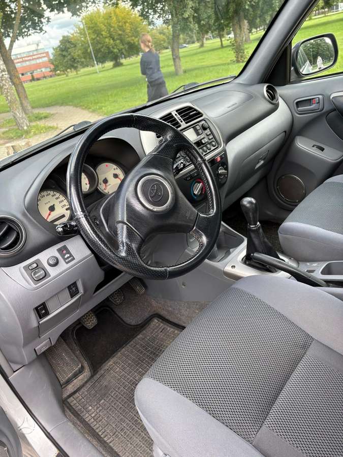 Toyota RAV4 - 9