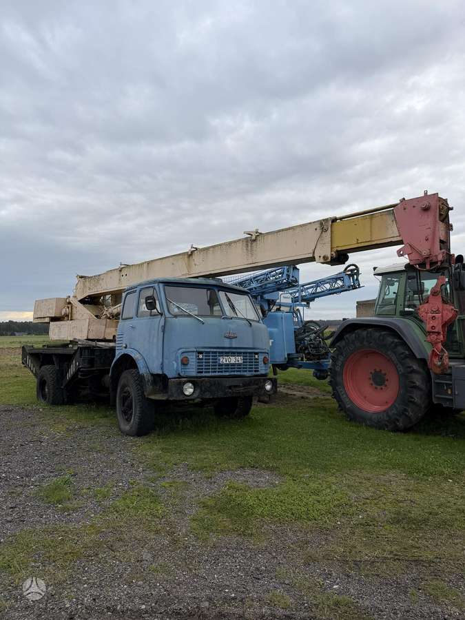 M133 MAZ 5334, crane