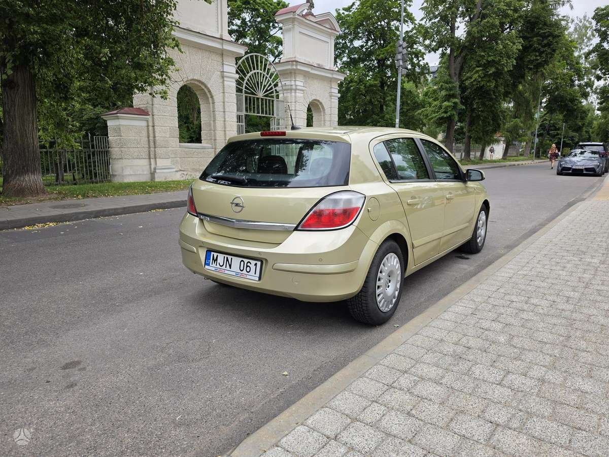 Opel Astra, 1.8 l., hatchback