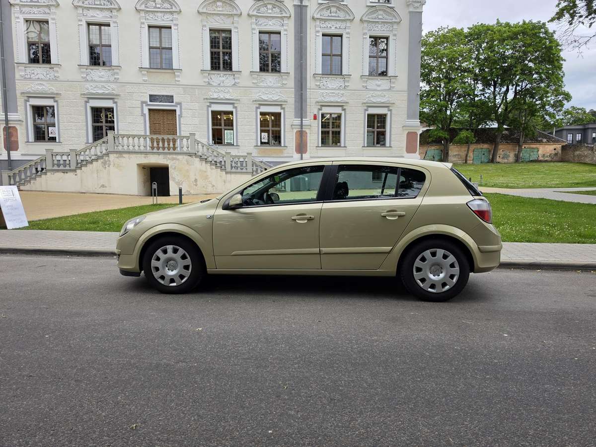 Opel Astra, 1.8 l., hatchback
