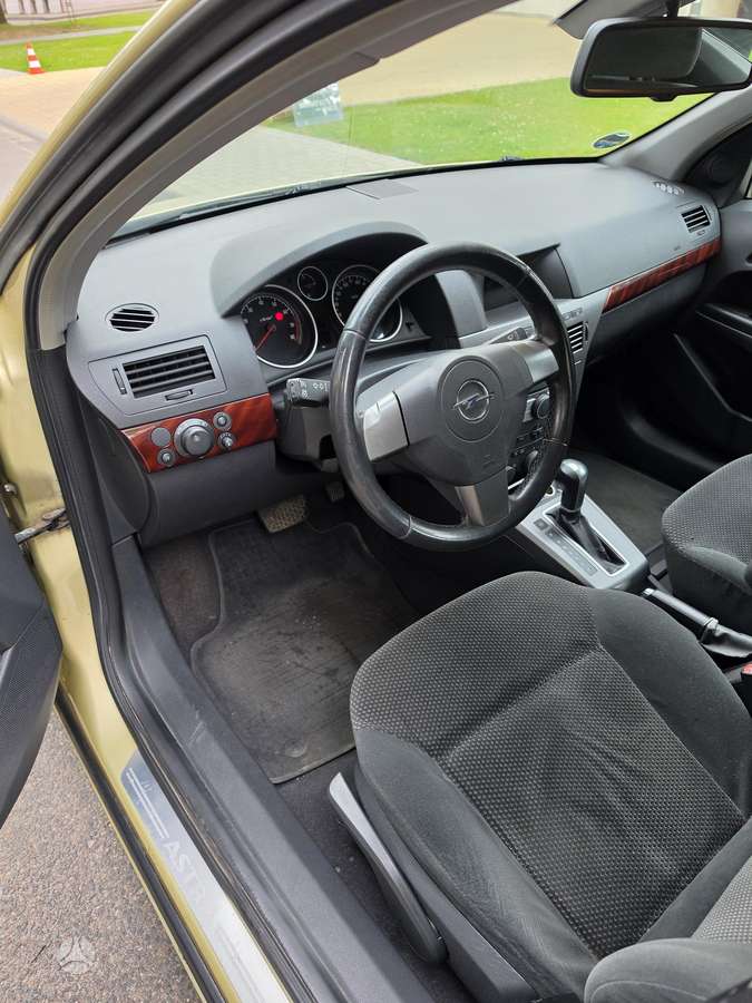 Opel Astra, 1.8 l., hatchback