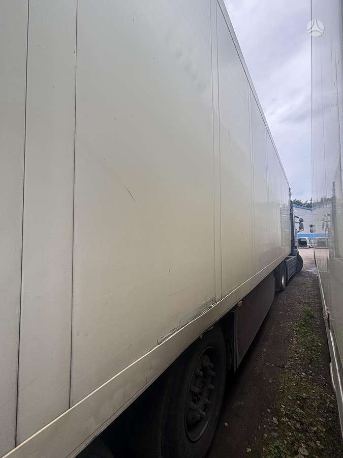 Schmitz SKO24, refrigerated