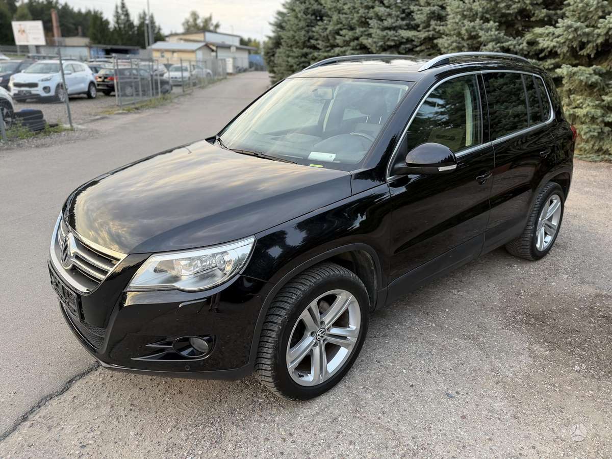 Volkswagen Tiguan - 1