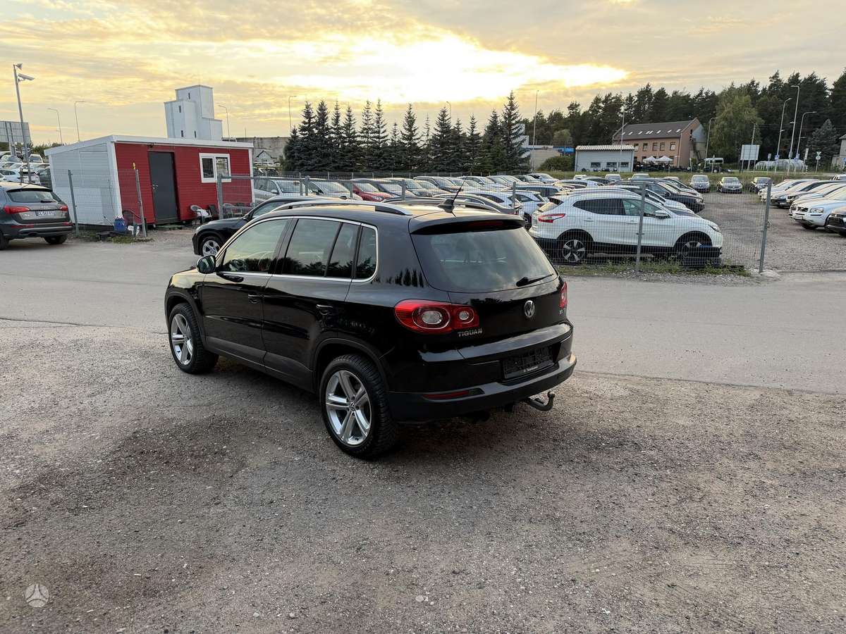 Volkswagen Tiguan - 10