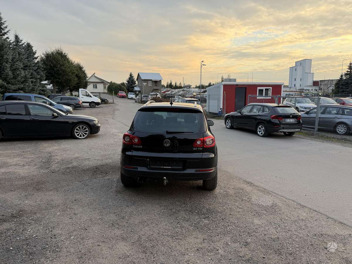 Volkswagen Tiguan - 12