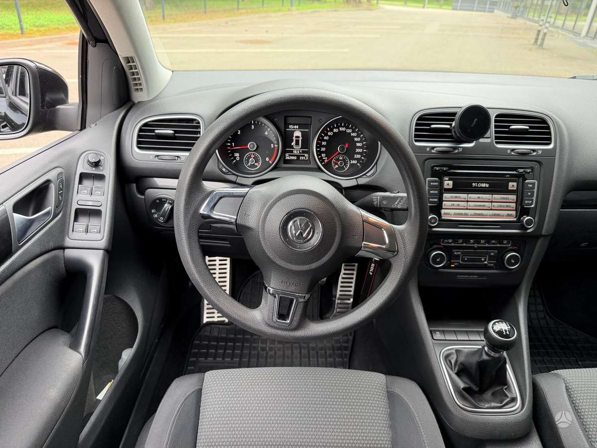 Volkswagen Golf - 11