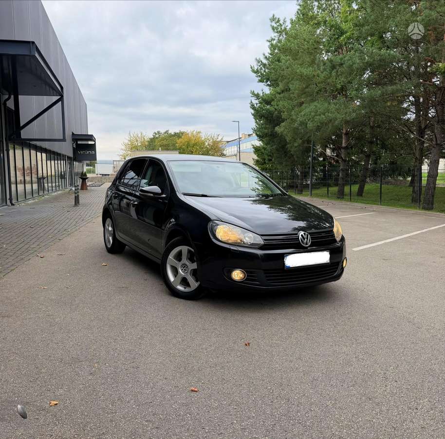 Volkswagen Golf - 1