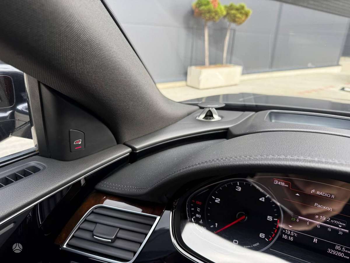 Audi A8, 3.0 l., Седан