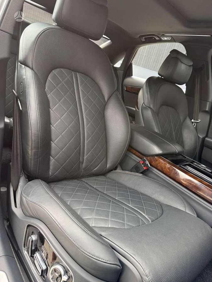 Audi A8, 3.0 l., Седан