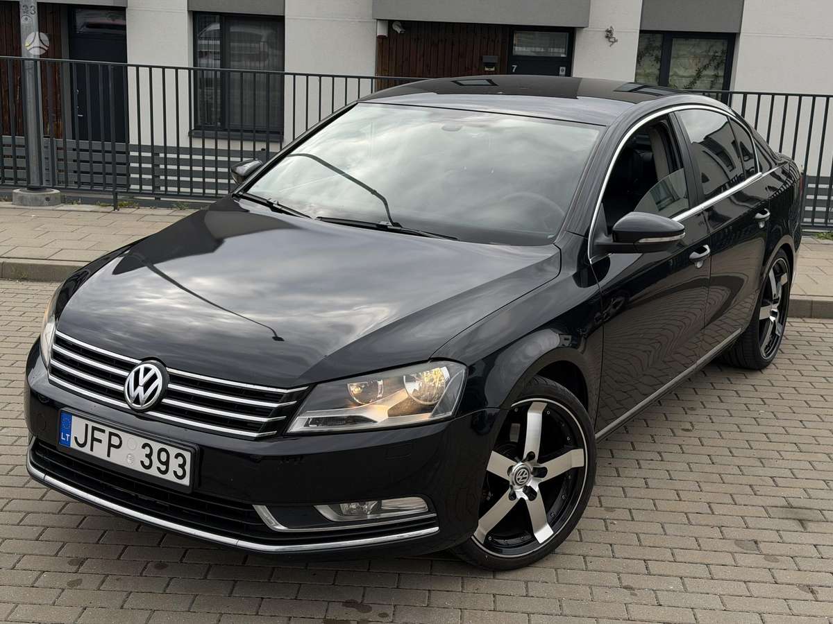 Volkswagen Passat - 1