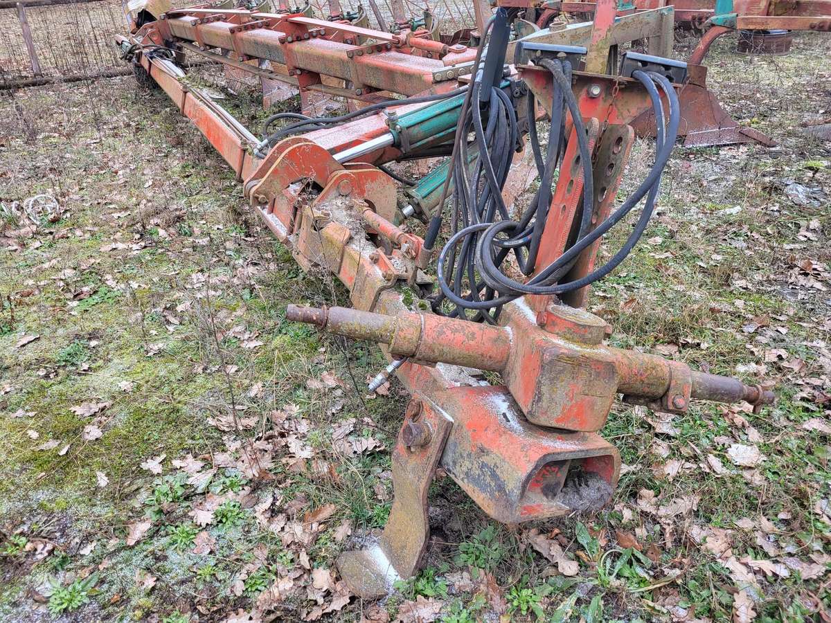 Kverneland 6 korpusų, ploughs