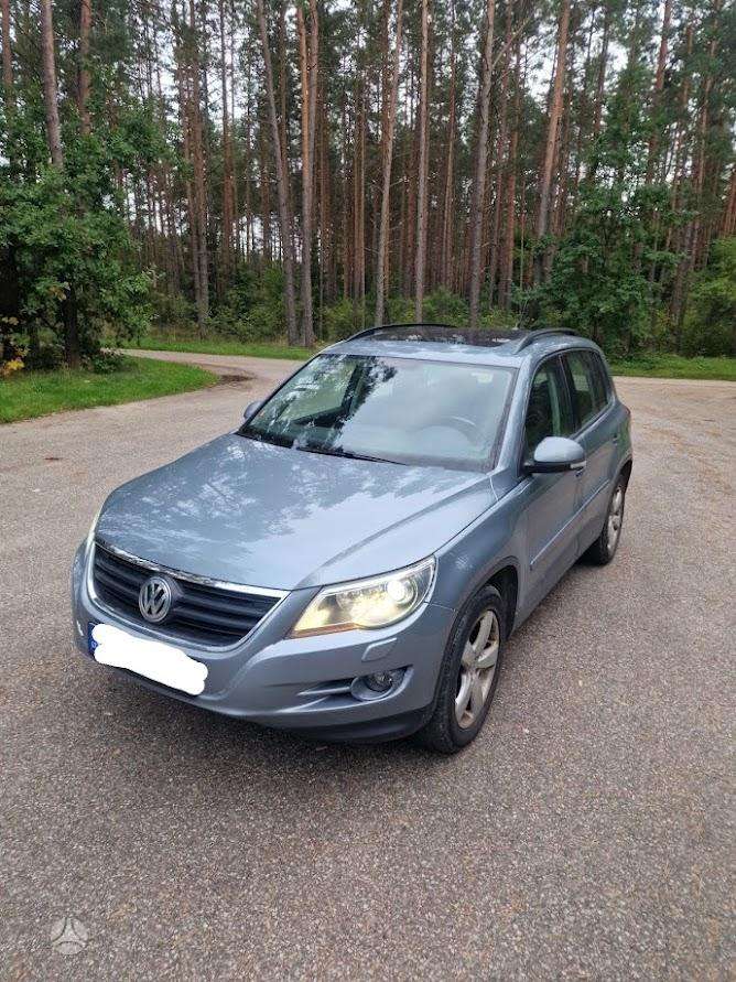 Volkswagen Tiguan - 1