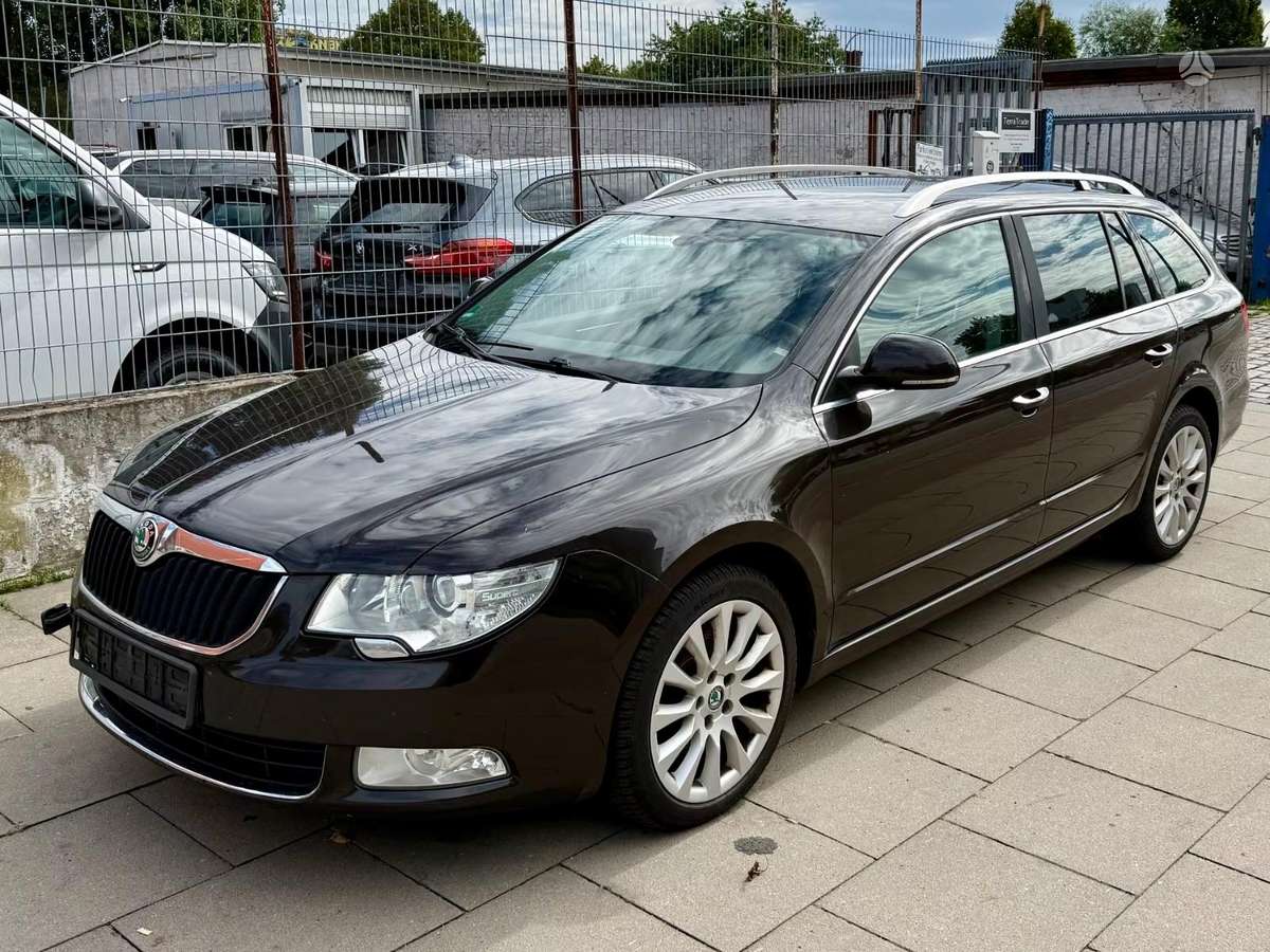 Skoda Superb dalimis