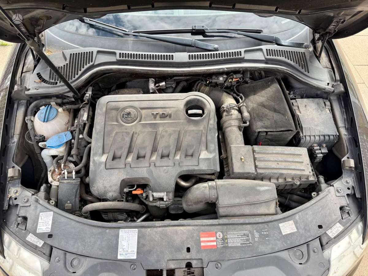 Skoda Superb dalimis