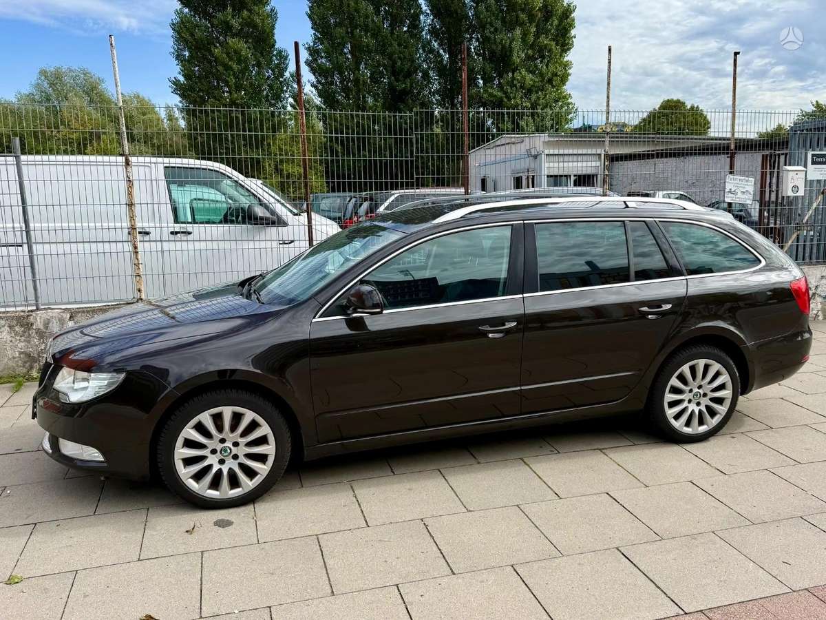Skoda Superb dalimis