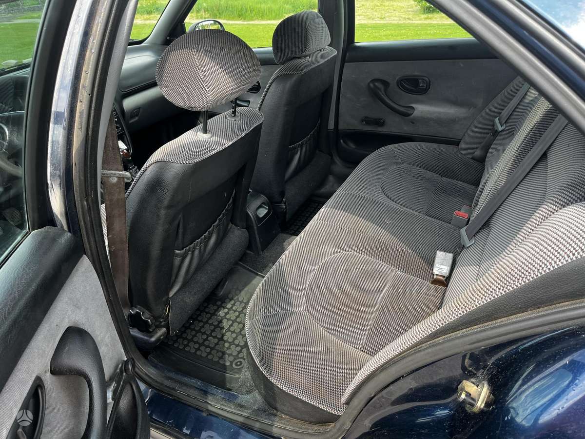 Peugeot 406 - 8