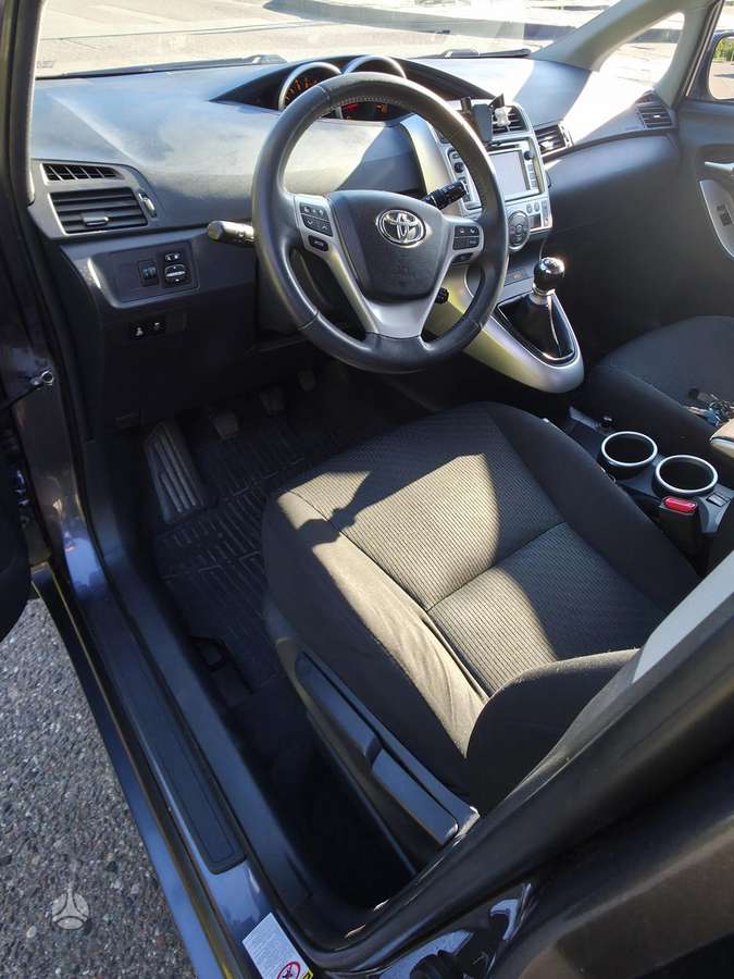 Toyota Verso, 2.0 l., Хэтчбек