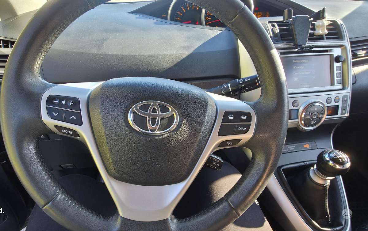 Toyota Verso, 2.0 l., Хэтчбек