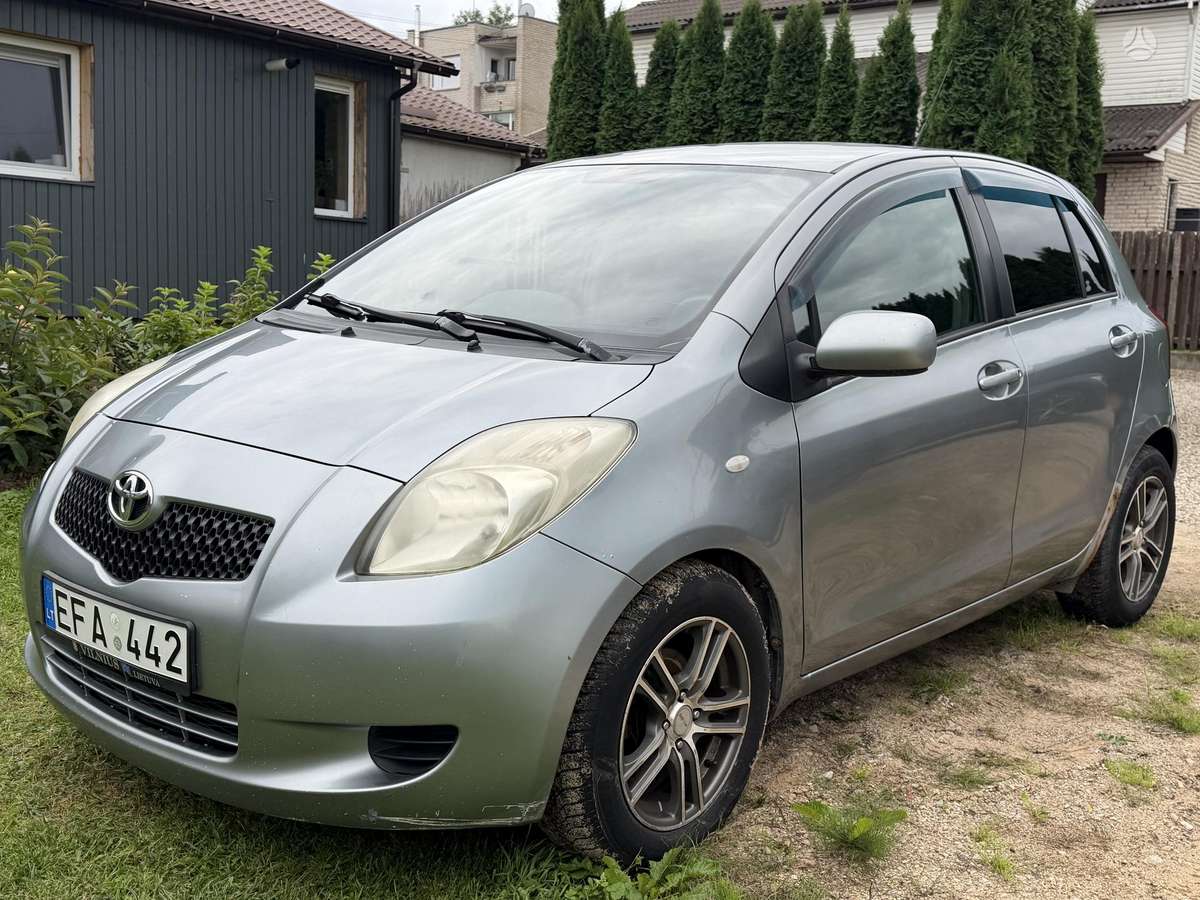 Toyota Yaris - 1