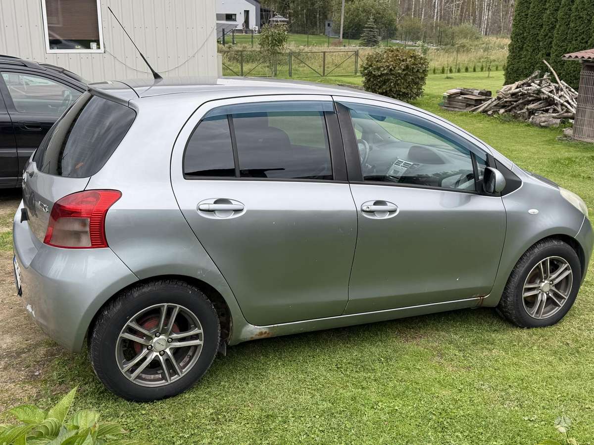 Toyota Yaris - 4
