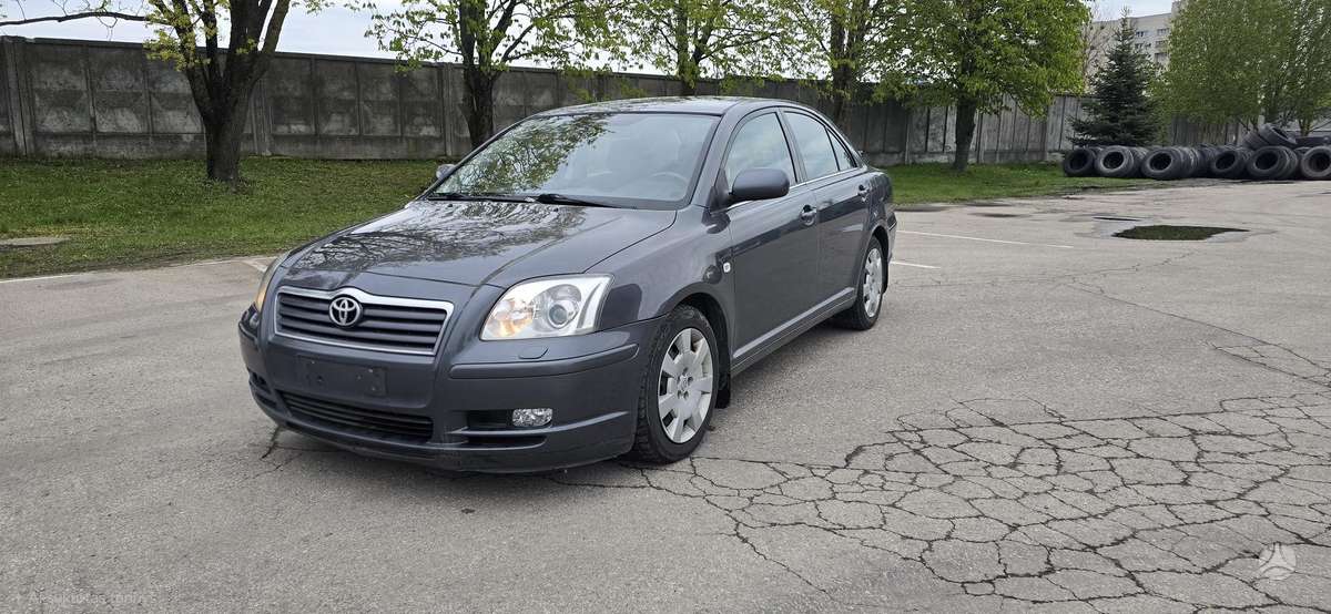 Toyota Avensis - 1