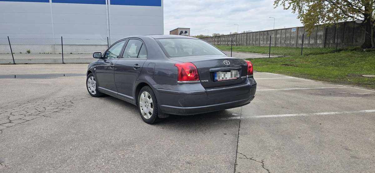 Toyota Avensis - 4