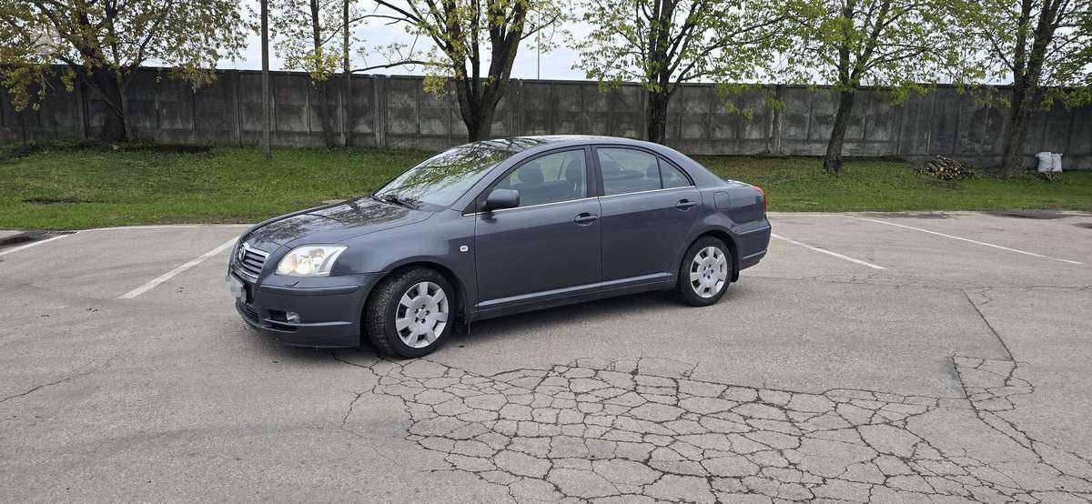 Toyota Avensis - 2