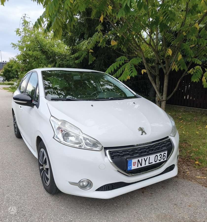 Peugeot 208 - 1