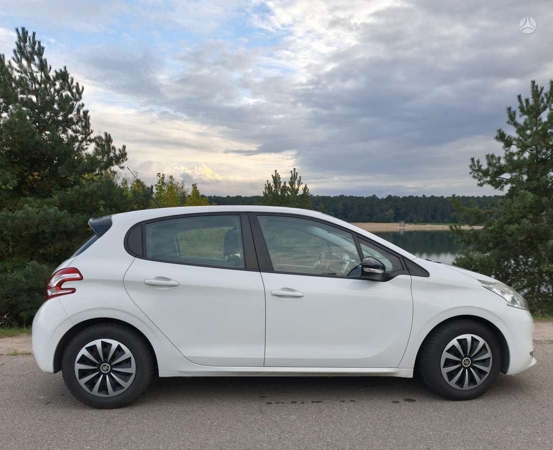 Peugeot 208 - 5
