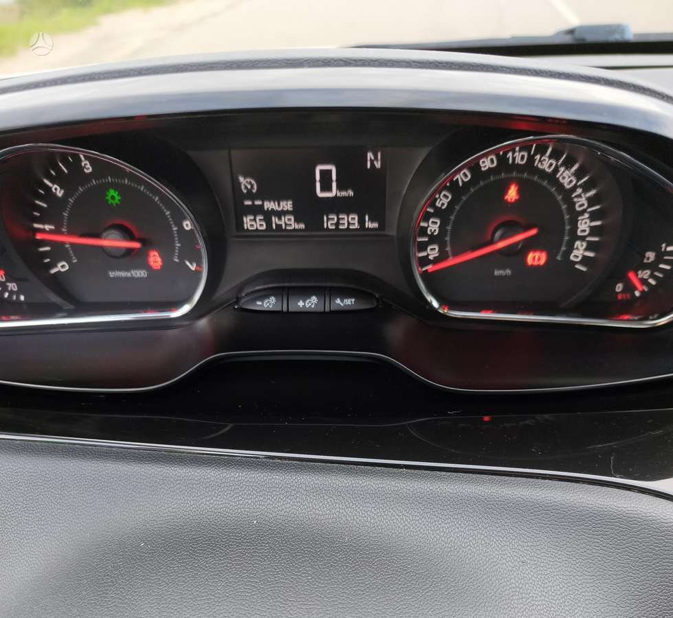 Peugeot 208 - 9