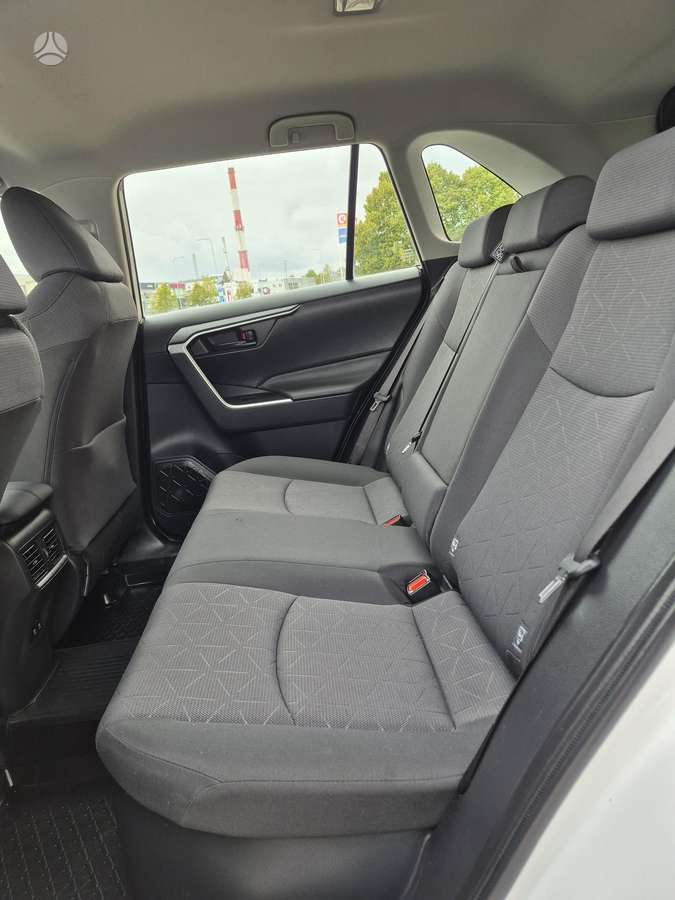 Toyota RAV4 - 8
