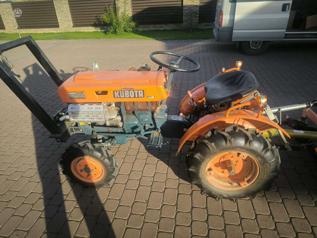 Kubota B5000, traktoriai