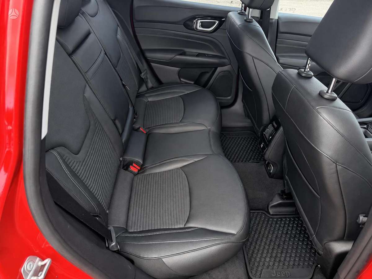 Jeep Compass, 1.3 l., off-road / crossover
