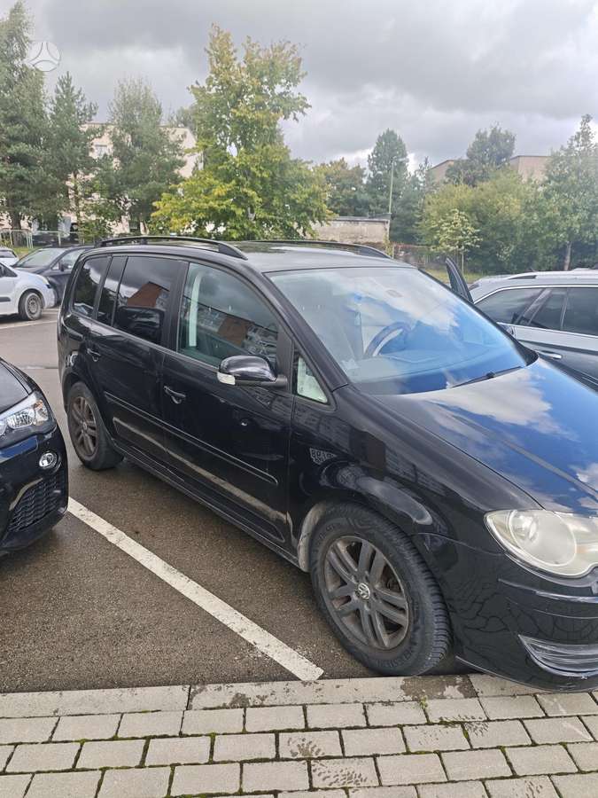 Volkswagen Touran - 4