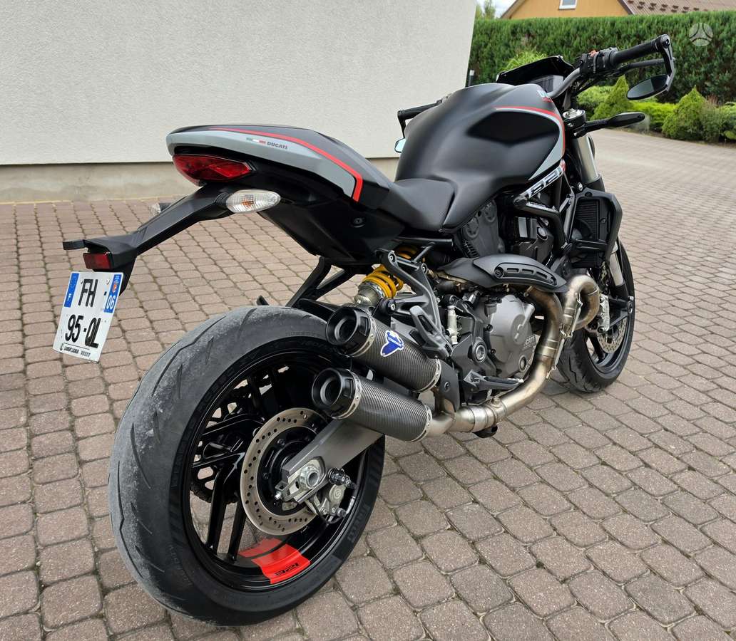 Ducati Monster 821cc, street / classic