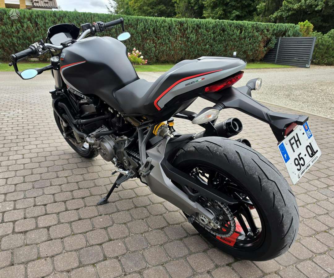 Ducati Monster 821cc, street / classic