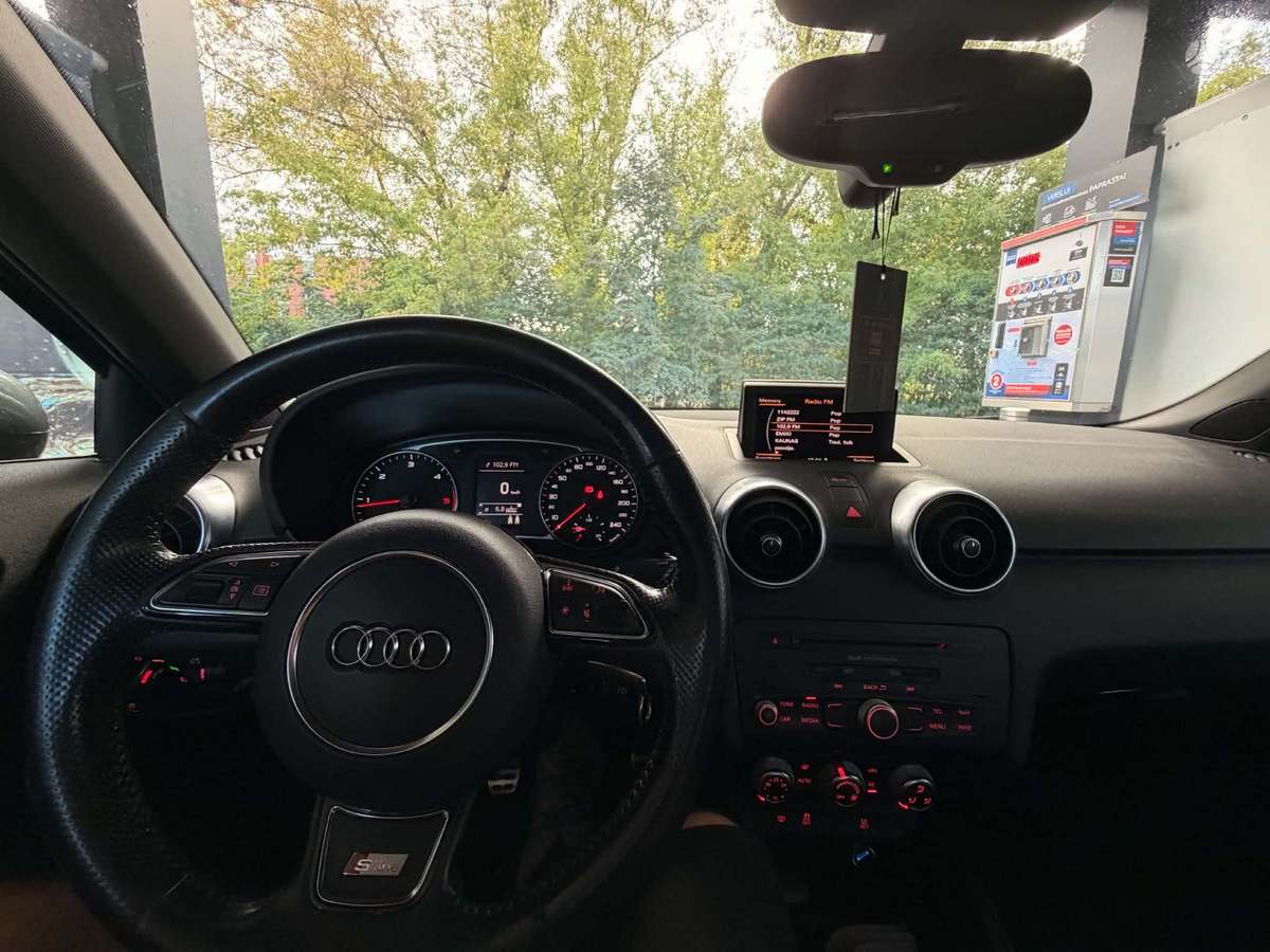 Audi A1, 1.6 l., Хэтчбек