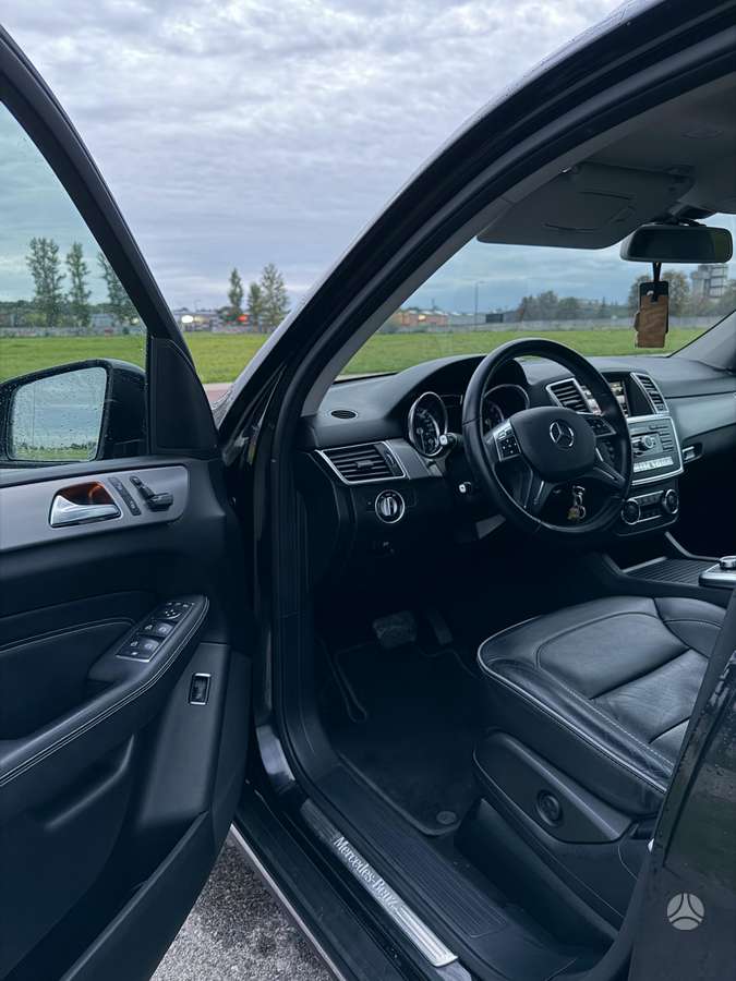 Mercedes-Benz ML350 - 9