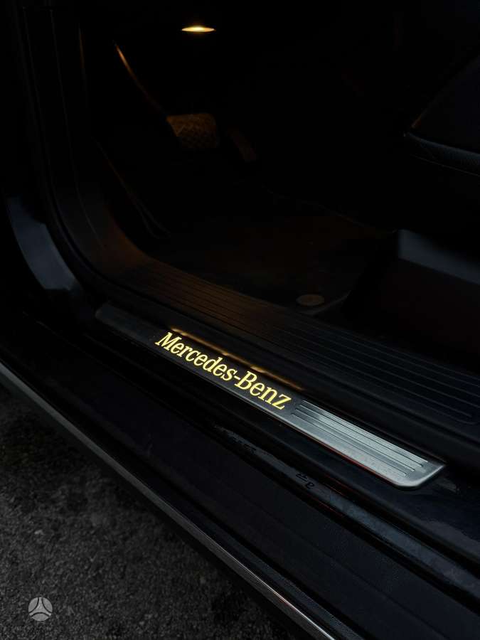 Mercedes-Benz ML350 - 12