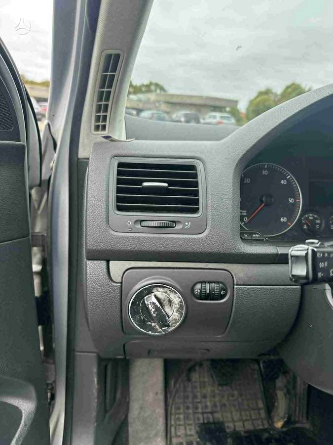 Volkswagen Golf - 1