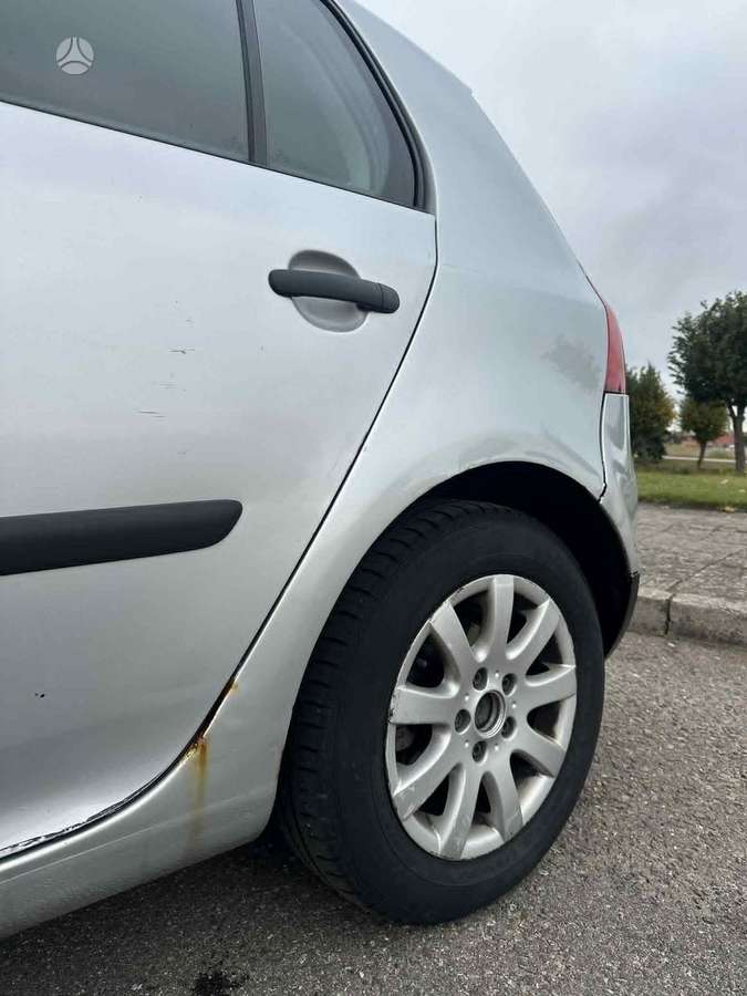 Volkswagen Golf - 11