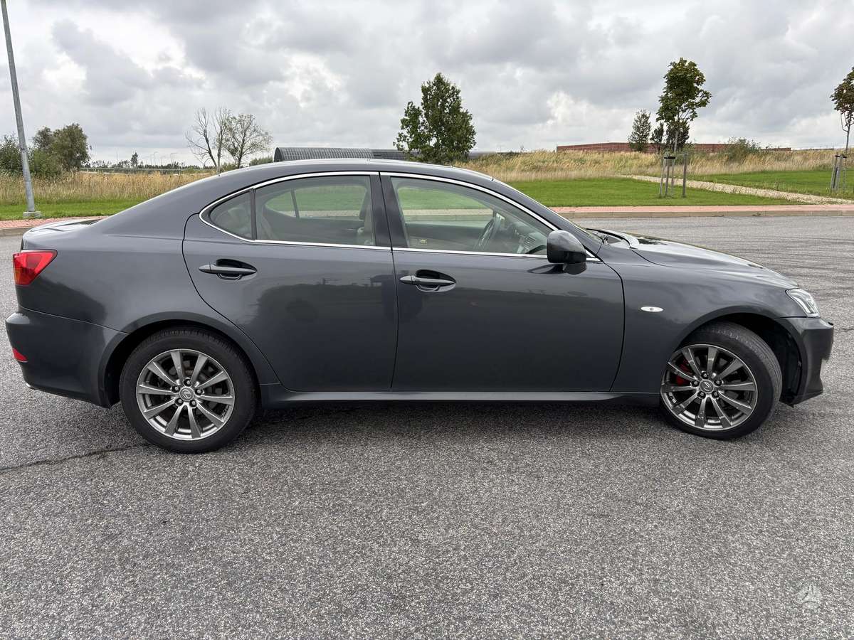 Lexus IS 220, 2.2 l., Седан
