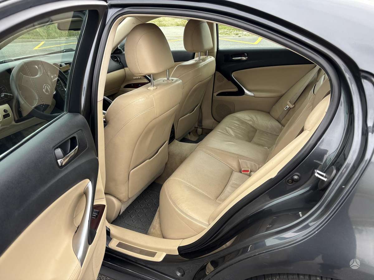 Lexus IS 220, 2.2 l., Седан