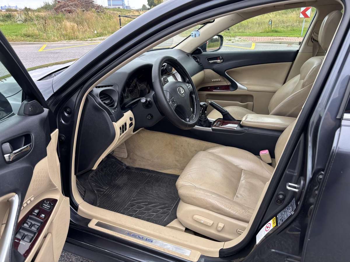 Lexus IS 220, 2.2 l., Седан