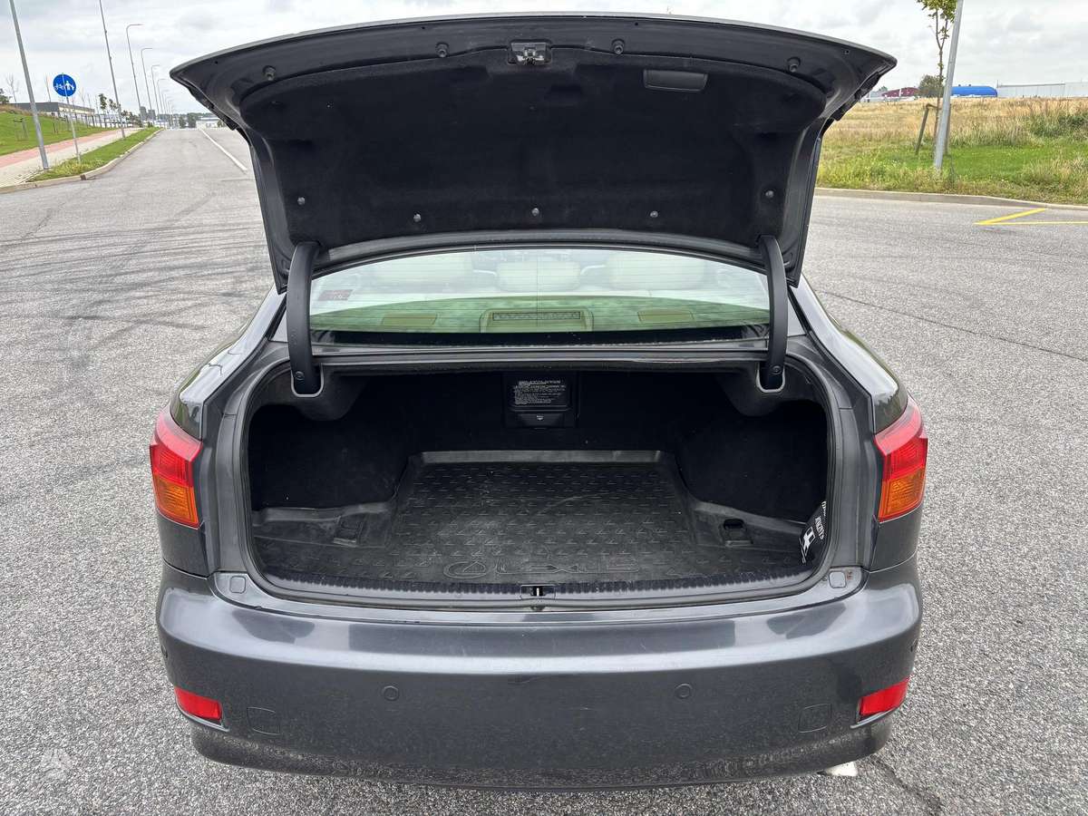 Lexus IS 220, 2.2 l., Седан